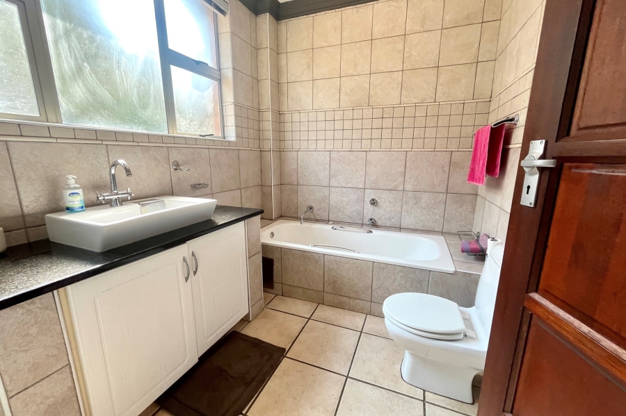 3 Bedroom Property for Sale in Kosmos North West